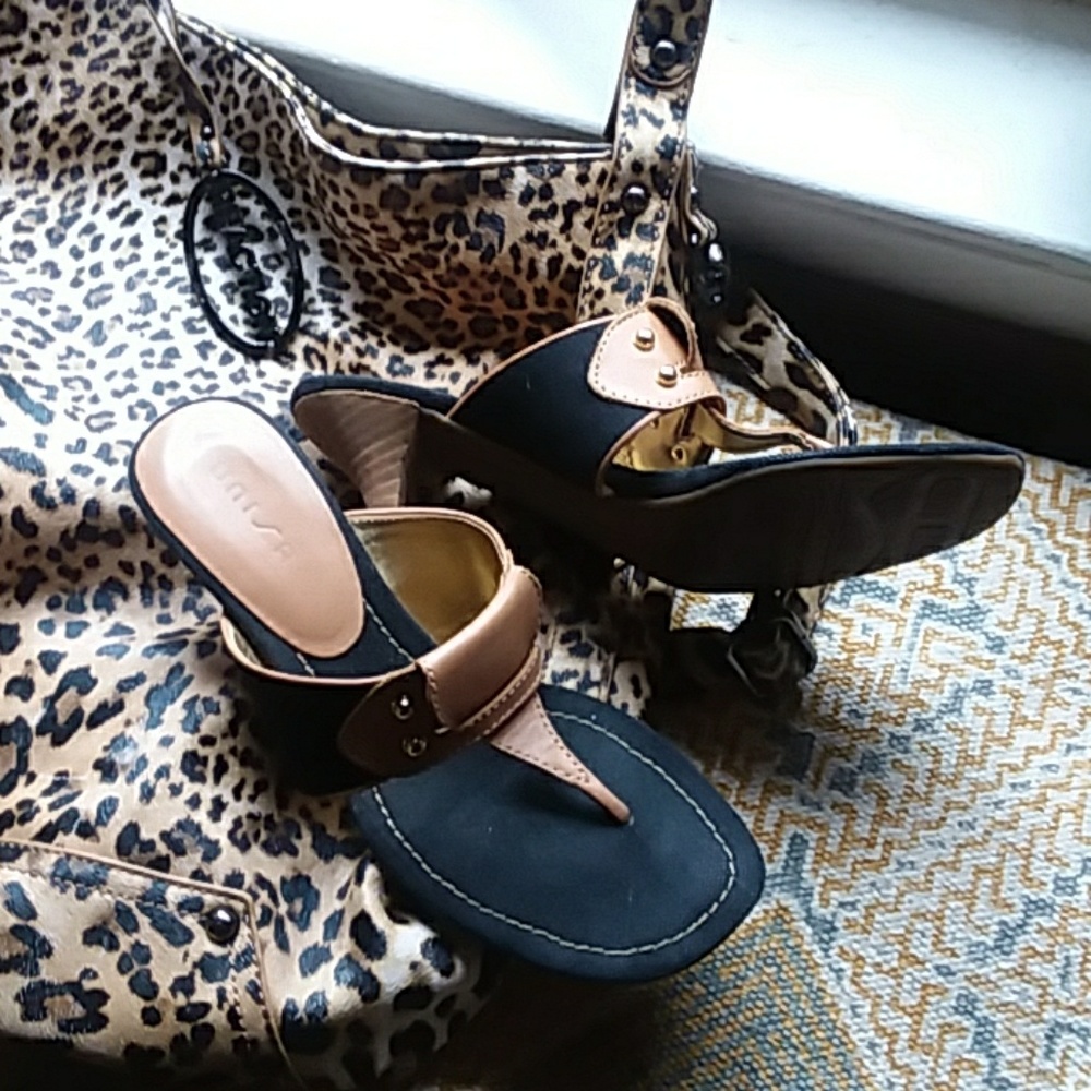 Unisa thong sandal